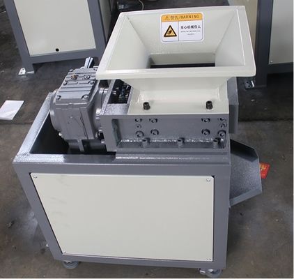 Przemysłowe plastikowe skrzynki PET butelki Shredder maszyna, Dual Shaft Shredder maszyna