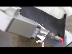 Chłodzenie powietrza Przemysłowa laserowa czyszcząca maszyna do małych punktów ogniskowych średnicy 0,2-2 mm